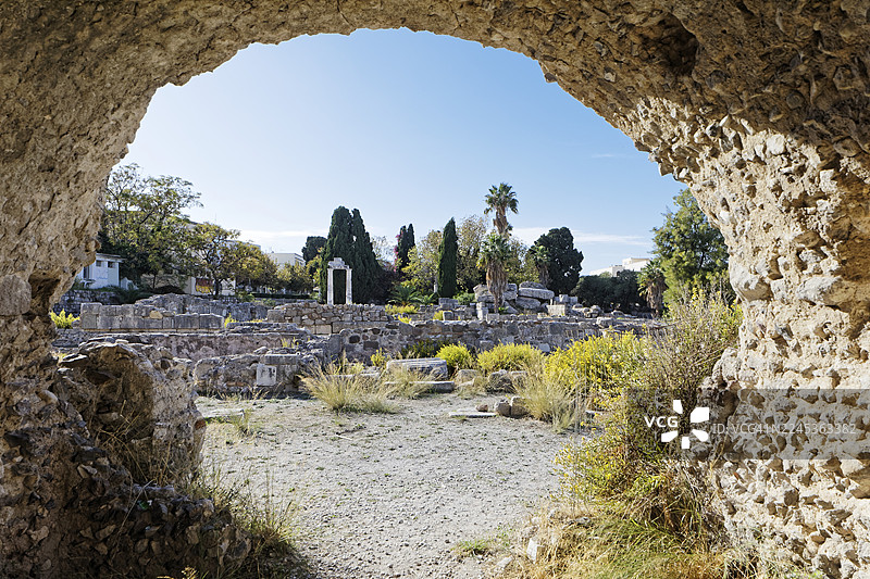 古老的遗址集市,也称集市区或港口区,1934-1942年发掘,有柱子、灌木、植被、废墟,位于希腊科斯镇、科斯岛、佐泽卡尼萨群岛,东亚得里亚海,地中海图片素材