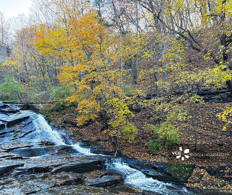 秋季的卡斯卡迪利亚峡谷，位于伊萨卡图片素材