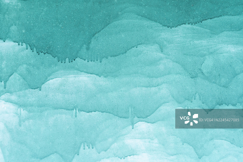 绿色背景，墙面纹理上有油漆污渍、涂抹和飞溅。图片素材