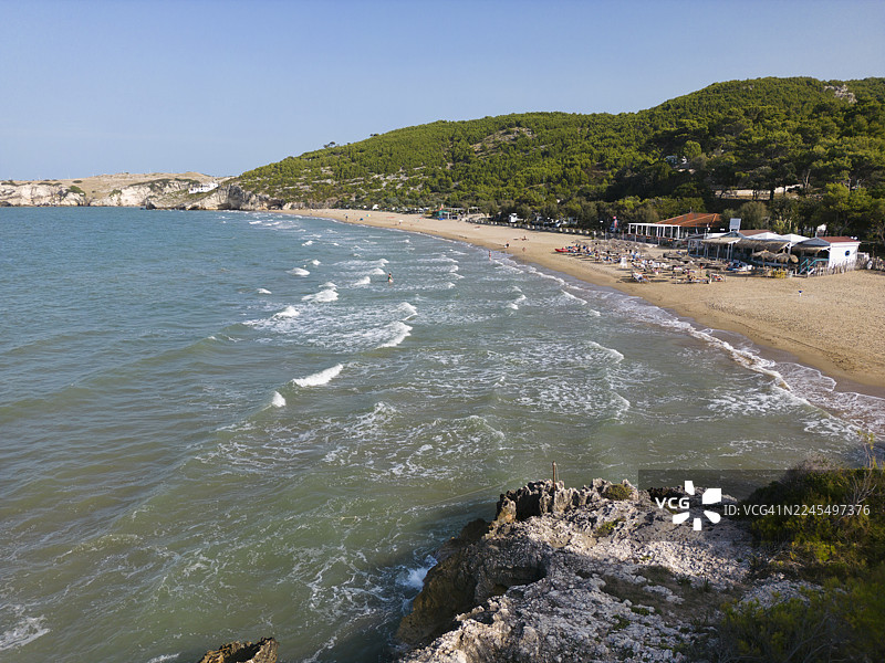 沙滩海湾的鸟瞰图图片素材