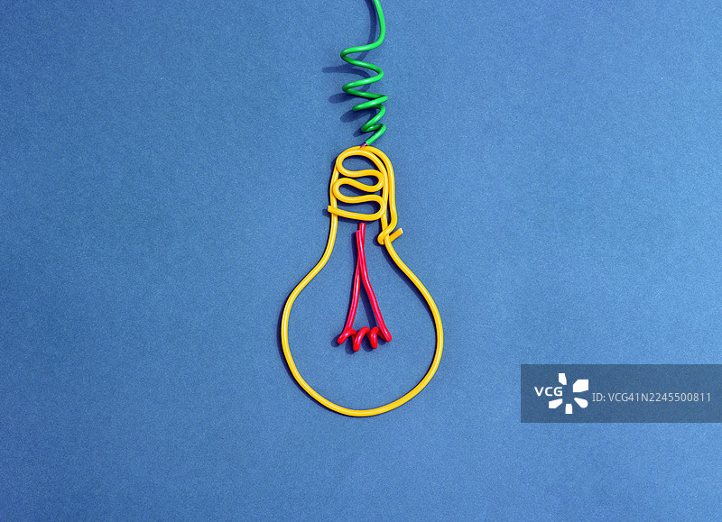 五彩的电线组成灯泡图片素材