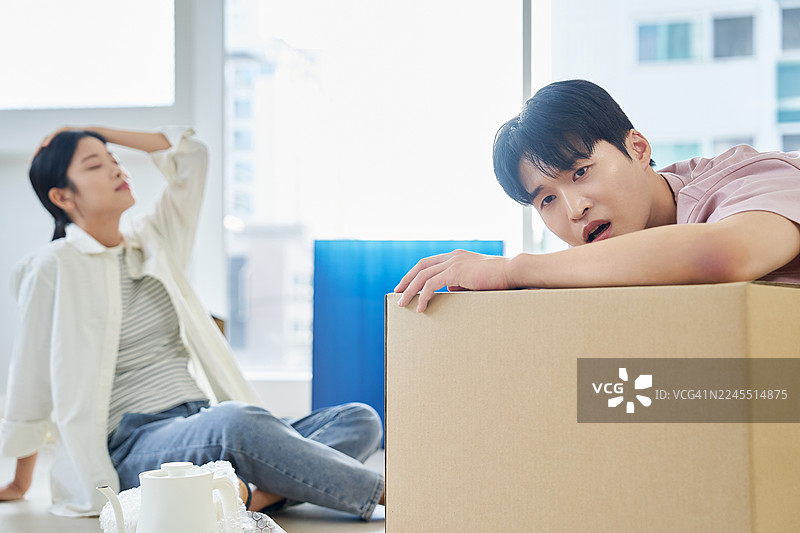 公寓预售，申请公寓，搬家，二十多岁，新家，整理图片素材