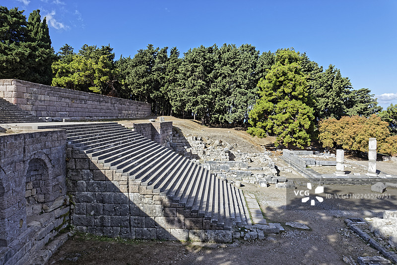 科斯岛阿斯克勒庇翁的宏伟楼梯,阿斯克勒庇翁是古希腊罗马时期供奉医神阿斯克勒庇俄斯、作为古代医院的祭祀场所,1902-1904年考古发掘,属于爱琴海东部多德卡尼斯群岛,地中海地区图片素材