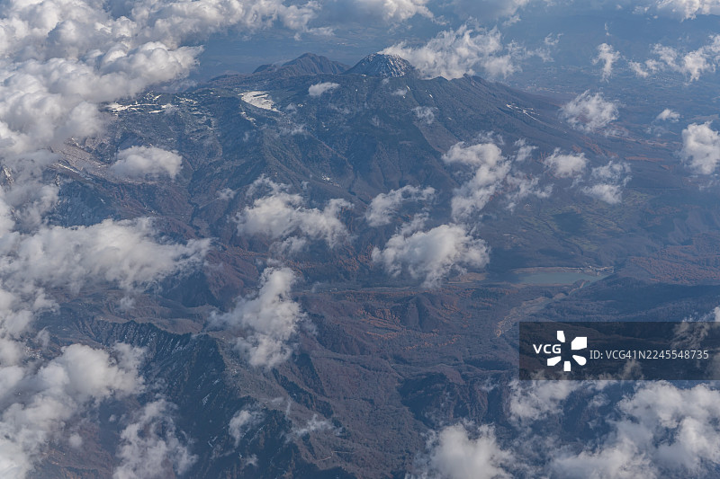 从飞机上俯瞰日本长野县的妙高户隐连山国立公园图片素材