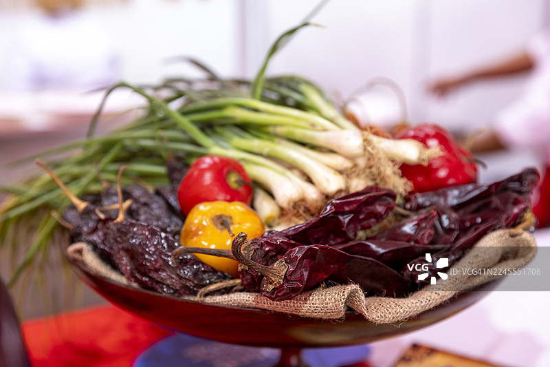 秘鲁传统美食。秘鲁美食以其多样性和风味闻名于世，这是其原住民、西班牙、非洲、意大利和亚洲影响融合的结果。图片素材