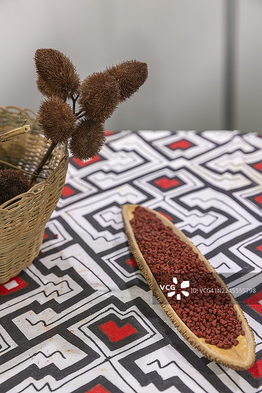 红木（在菲律宾称为achuté，国际上称为annatto或onoto）是从热带美洲一种名为Bixa orellana的灌木种子中提取的天然黄红色素，广泛应用于食品和化妆品行业。图片素材