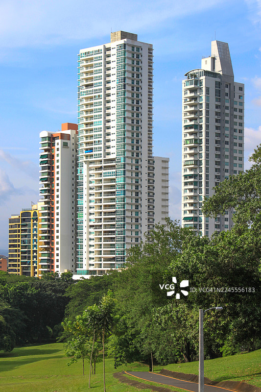 巴拿马城公园旁的高层住宅图片素材