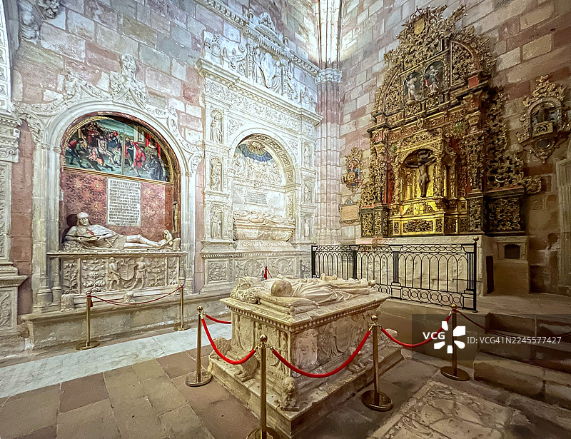 西班牙卡斯蒂利亚-拉曼恰大区锡戈恩萨教堂的“锡戈恩萨的唐塞尔”祭坛（“马丁·巴斯克斯·德·阿尔塞”的葬礼纪念碑）图片素材