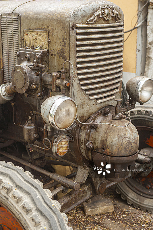 老式拖拉机图片素材