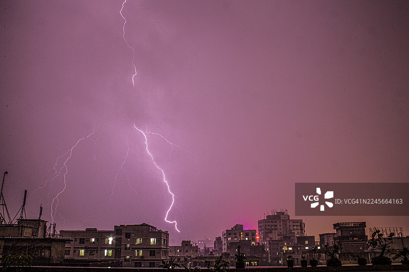 达卡上空的雷声图片素材