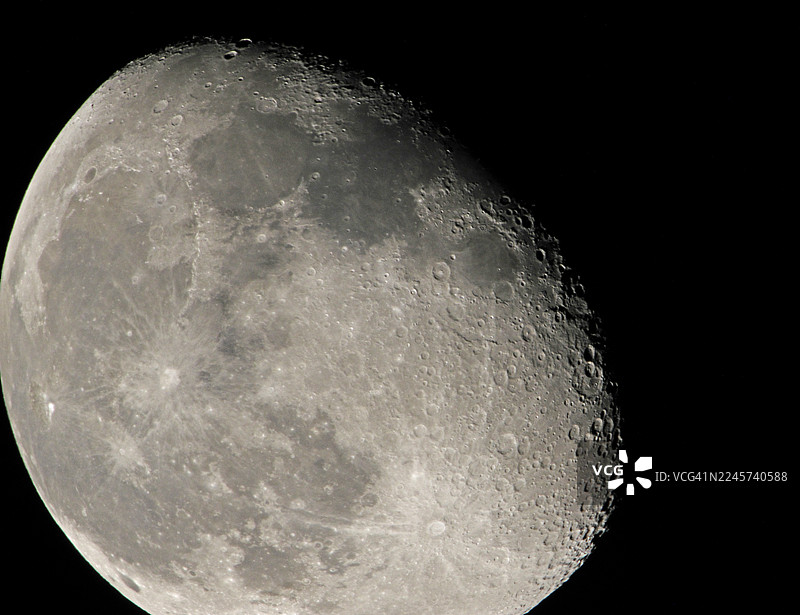 月亮盈凸期图片素材