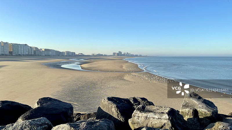 奥斯坦德，北海海滨度假胜地，海滩全景。图片素材