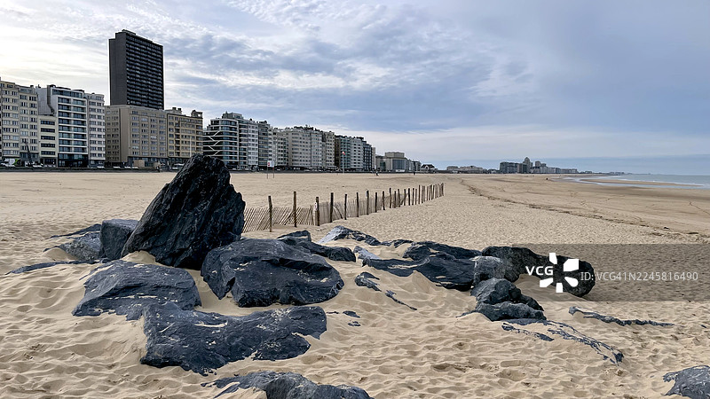 奥斯坦德，北海海滨度假胜地，海滩全景。图片素材