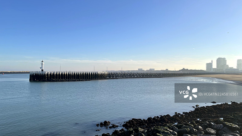 奥斯坦德港入口：码头。图片素材