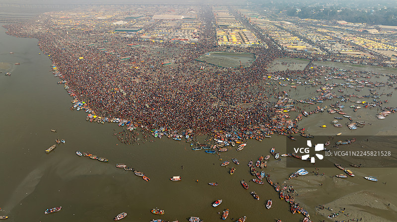 2025年马哈昆布节：印度在阿拉哈巴德举办世界上最大的宗教集会（印度节日现代庆典）图片素材