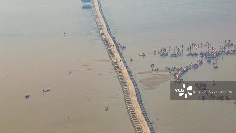 2025年印度大壶节：印度在阿拉哈巴德举办世界上最大的宗教集会（印度节日现代庆典）图片素材