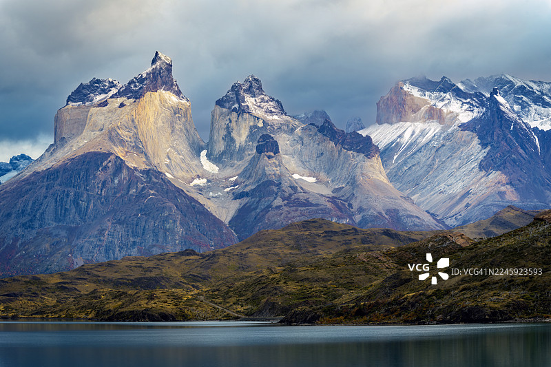 百内国家公园的美丽巴塔哥尼亚山脉图片素材