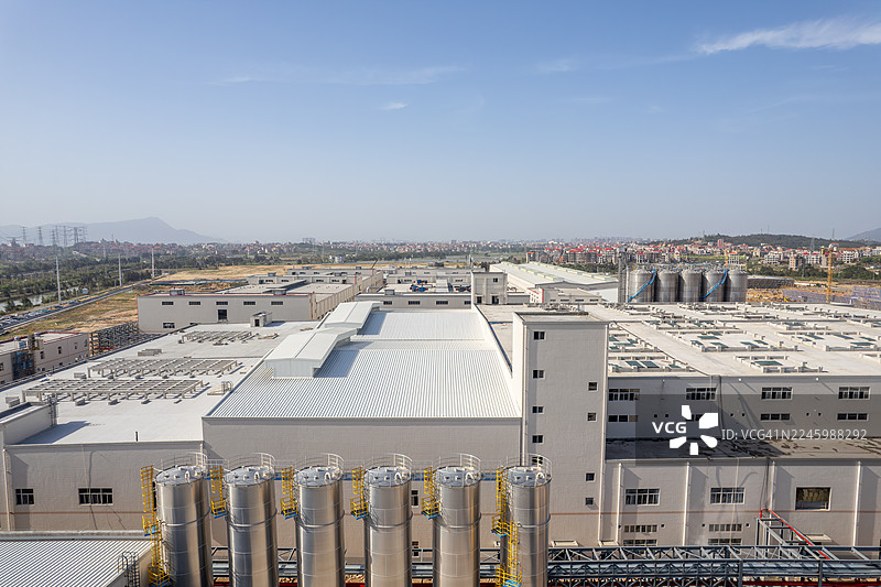 白色工厂建筑工地的鸟瞰图图片素材