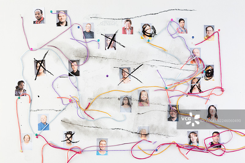 纸本拼贴：沟通、连接和网络的破碎概念图片素材