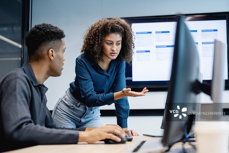 软件测试确保软件开发中的质量、安全性和可靠性。通过利用现代工具，测试可以节省时间、降低成本并交付完美的结果。图片素材