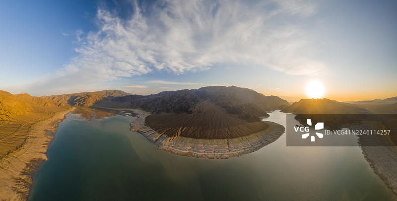 吉尔吉斯斯坦奥尔托托科伊水库的航拍干涸景象图片素材