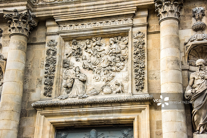 波尔多圣母教堂的巴洛克浮雕板图片素材