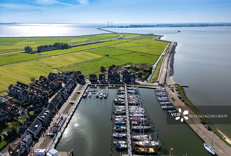 荷兰马尔肯岛的海港。图片素材