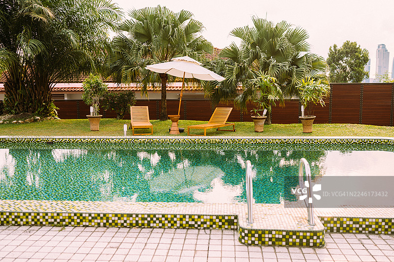 宁静与建筑的交汇之处图片素材