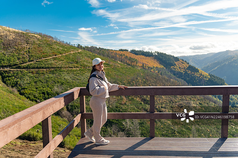 曼特加斯观景点的一位女士图片素材