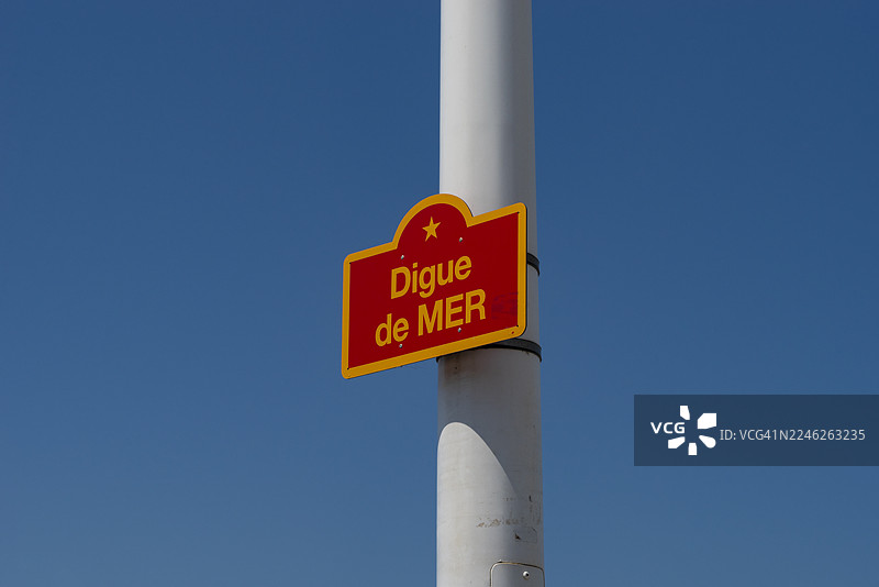 格拉夫利讷海滩公共海滩和海滨堤道标志图片素材