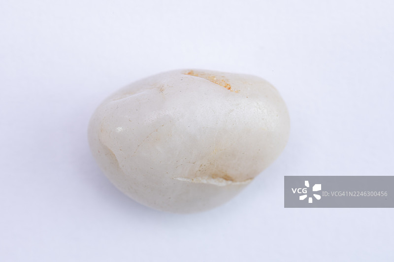 白色的石头，孤立在白色的背景上。图片素材