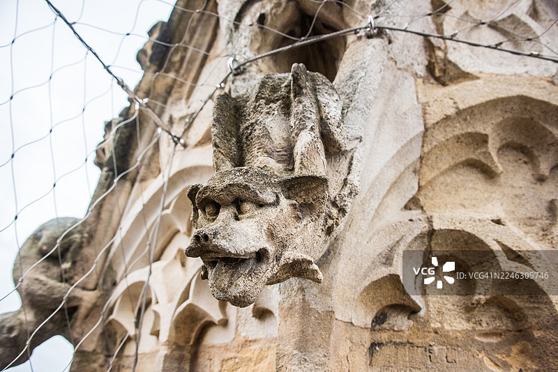 波尔多圣皮埃尔大教堂的怪兽滴水嘴雕像图片素材