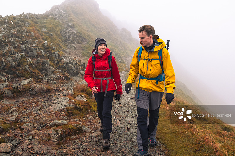 母亲和儿子，海尔维林，湖区，英格兰图片素材