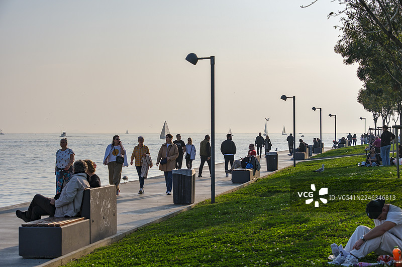 土耳其伊斯坦布尔，马尔马拉海边的午后漫步图片素材