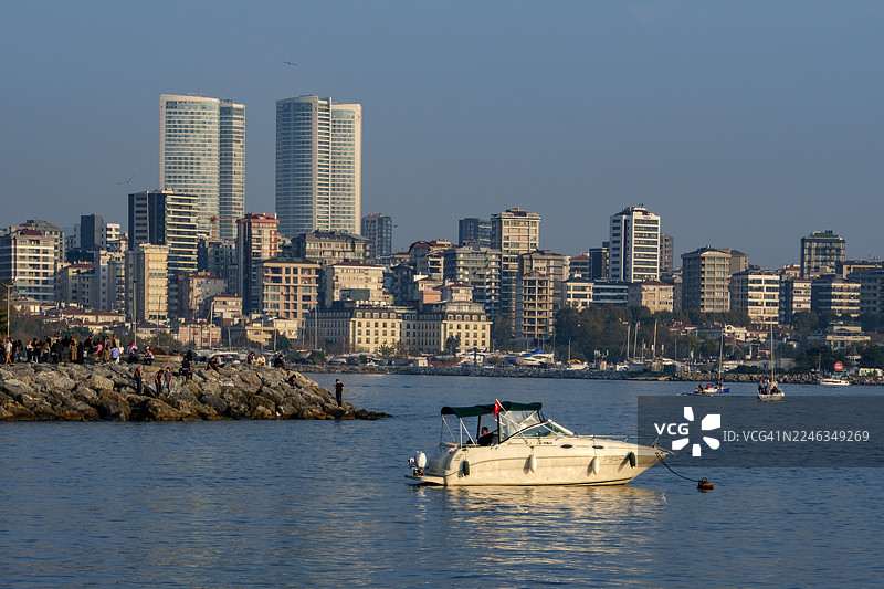 土耳其伊斯坦布尔卡迪柯伊区莫达海岸的宁静海景图片素材