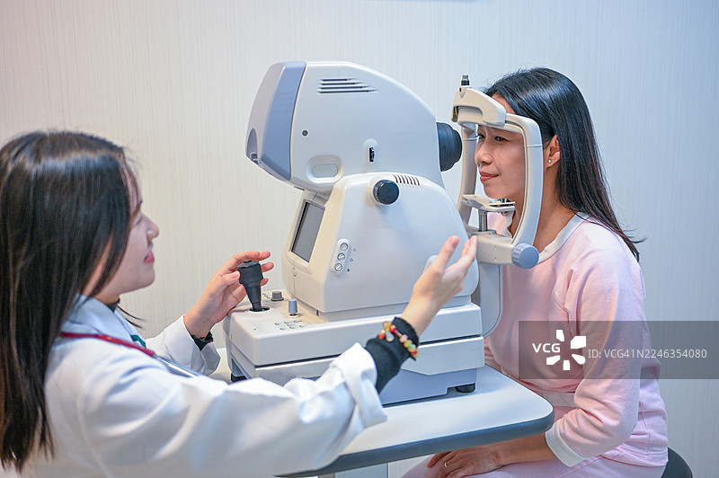 下一代眼健康：视网膜疾病的精准筛查图片素材