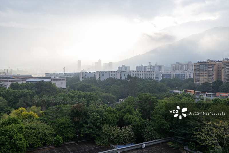 中国西南山区米易县的日出风光。图片素材