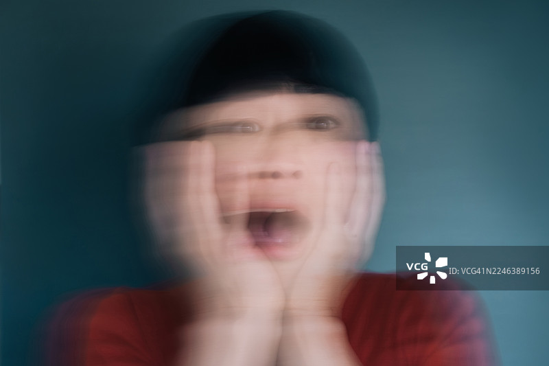 情绪动荡、恐惧和精神错乱的艺术表现。图片素材