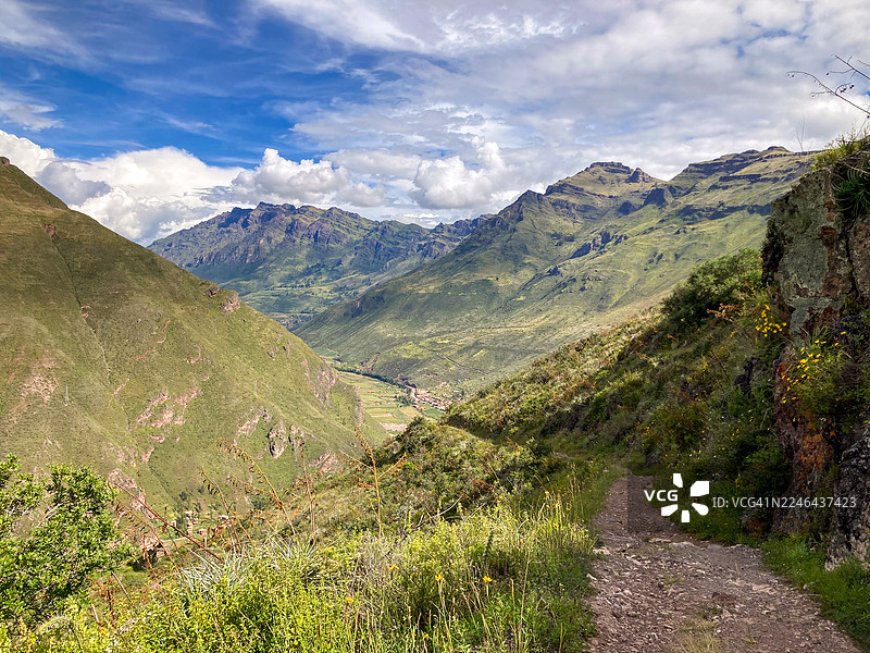 秘鲁库斯科印加圣谷最重要和访问量最大的考古遗址之一——皮萨克考古遗址中的道路图片素材