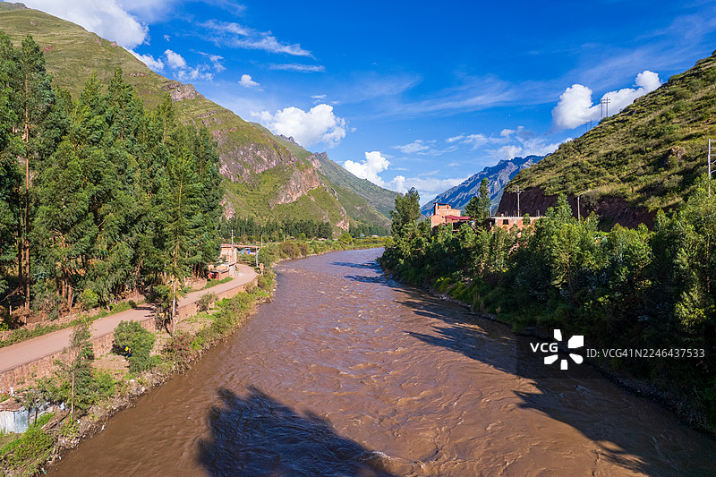 乌鲁班巴河（历史名称为维尔卡诺塔河）流经皮萨克镇，穿过整个库斯科地区，直至马丘比丘，环绕群山。图片素材