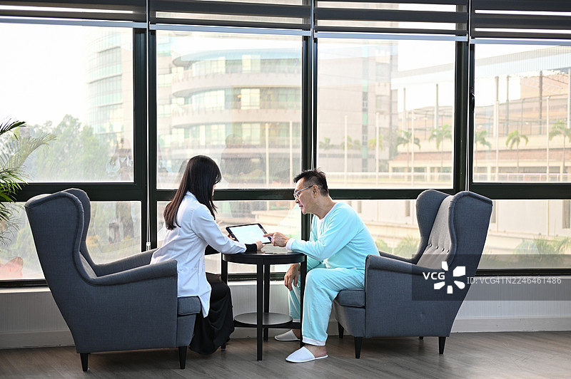 通过实时数字健康互动重新定义临床咨询图片素材