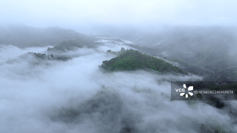 邦朗水库：位于泰国亚拉，坐落于葱郁群山间的迷雾缭绕的水库。图片素材