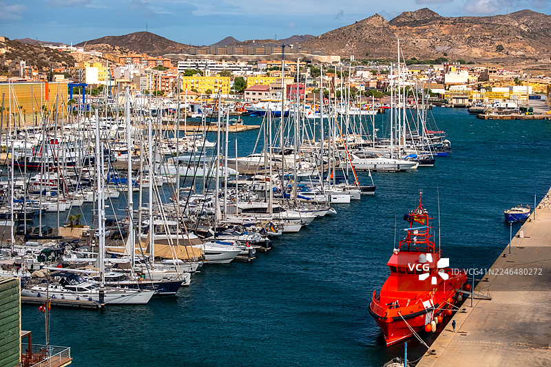 西班牙穆尔西亚卡塔赫纳的海港和老城图片素材