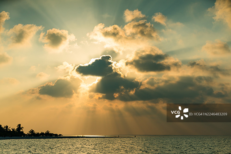 马尔代夫南阿里环礁迪菲什霍利迪岛的热带天堂图片素材