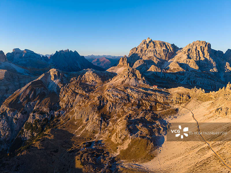 意大利多洛米蒂特雷奇梅迪拉瓦雷多鸟瞰图图片素材