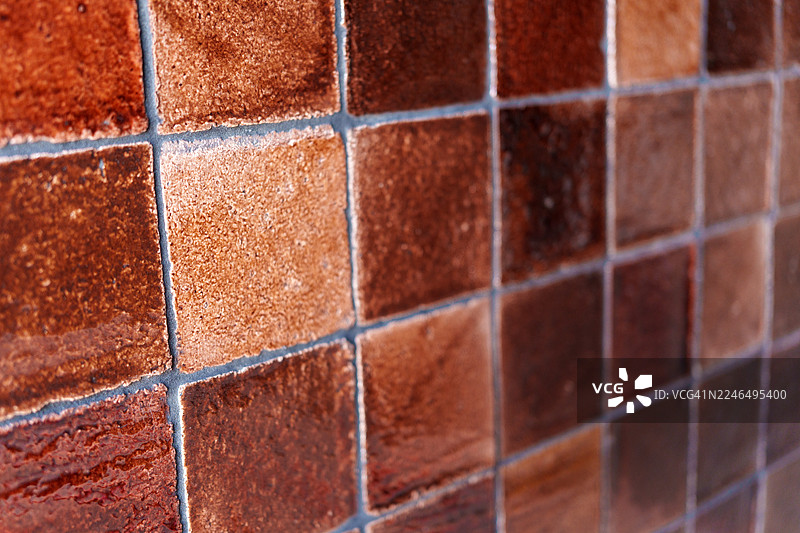 棕色陶瓷马赛克瓷砖，营造出纹理墙壁背景图片素材