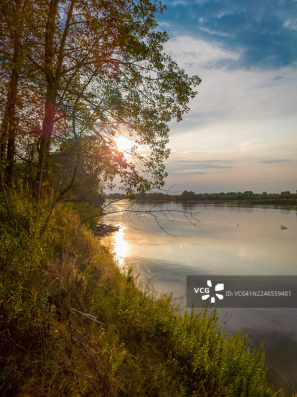 金色河流的日落图片素材