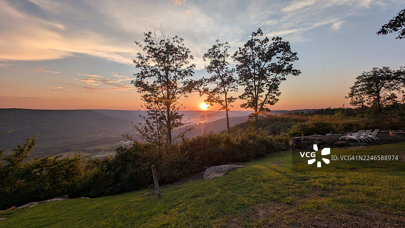 日落时分，马里恩县，美国，美国，壮丽的山景，天空色彩斑斓图片素材