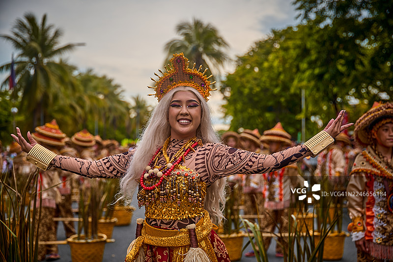 2024年阿里万节上的卡格萨瓦节舞者。图片素材