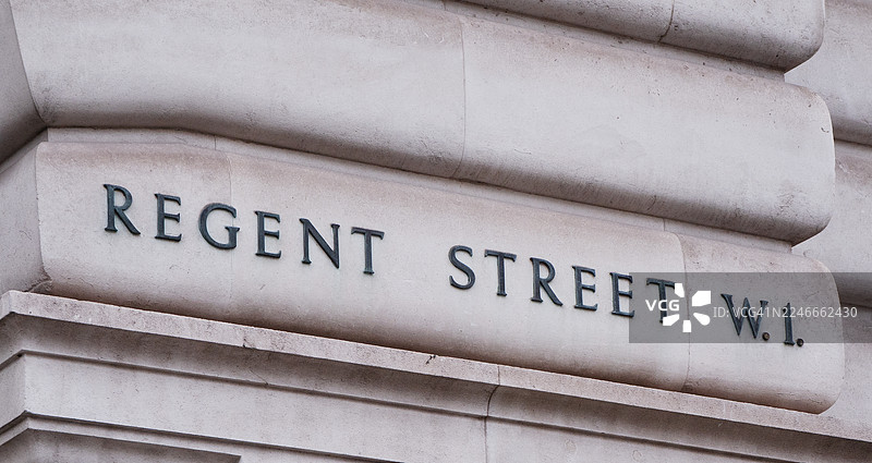 摄政街建筑侧面的路牌标志图片素材